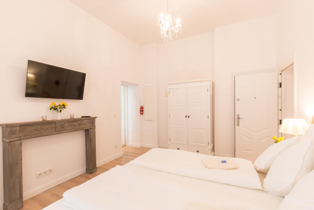 Fritz By Rockchair Apartments L Superhost Status L 3 Bedrooms Boxspringbeds 2 Bathrooms 2 Kitchen - Cozy Family & Business Flair Welcomes You! Берлин Екстериор снимка