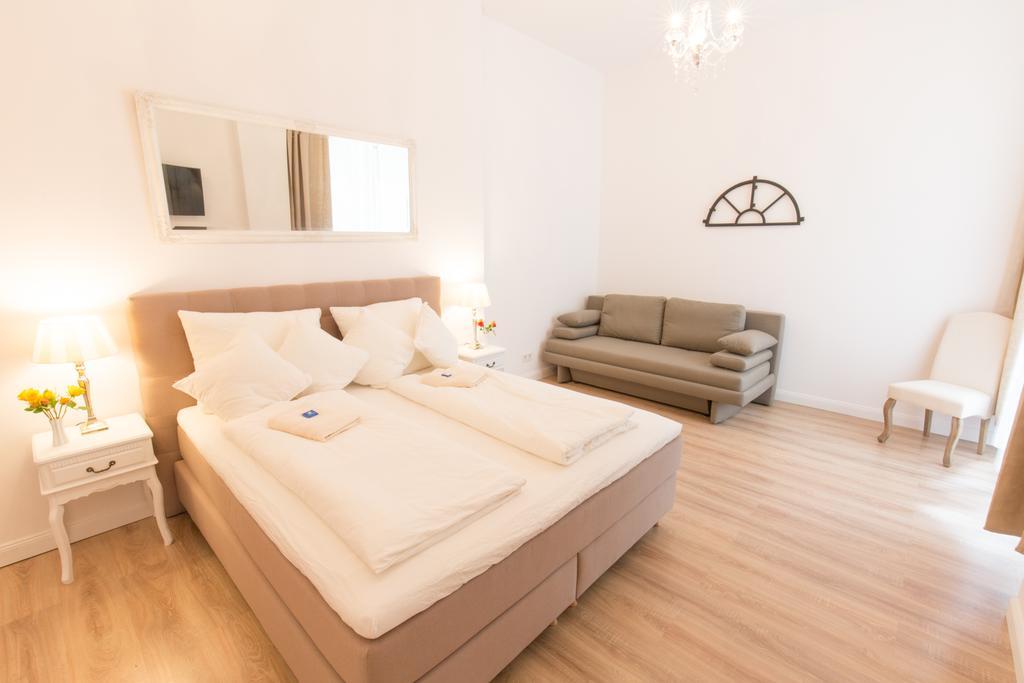 Fritz By Rockchair Apartments L Superhost Status L 3 Bedrooms Boxspringbeds 2 Bathrooms 2 Kitchen - Cozy Family & Business Flair Welcomes You! Берлин Екстериор снимка
