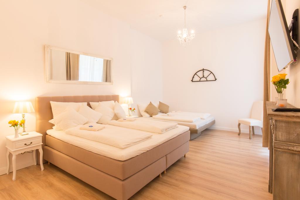 Fritz By Rockchair Apartments L Superhost Status L 3 Bedrooms Boxspringbeds 2 Bathrooms 2 Kitchen - Cozy Family & Business Flair Welcomes You! Берлин Екстериор снимка