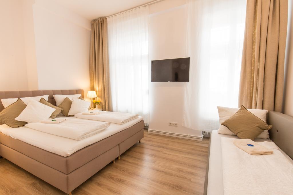 Fritz By Rockchair Apartments L Superhost Status L 3 Bedrooms Boxspringbeds 2 Bathrooms 2 Kitchen - Cozy Family & Business Flair Welcomes You! Берлин Екстериор снимка