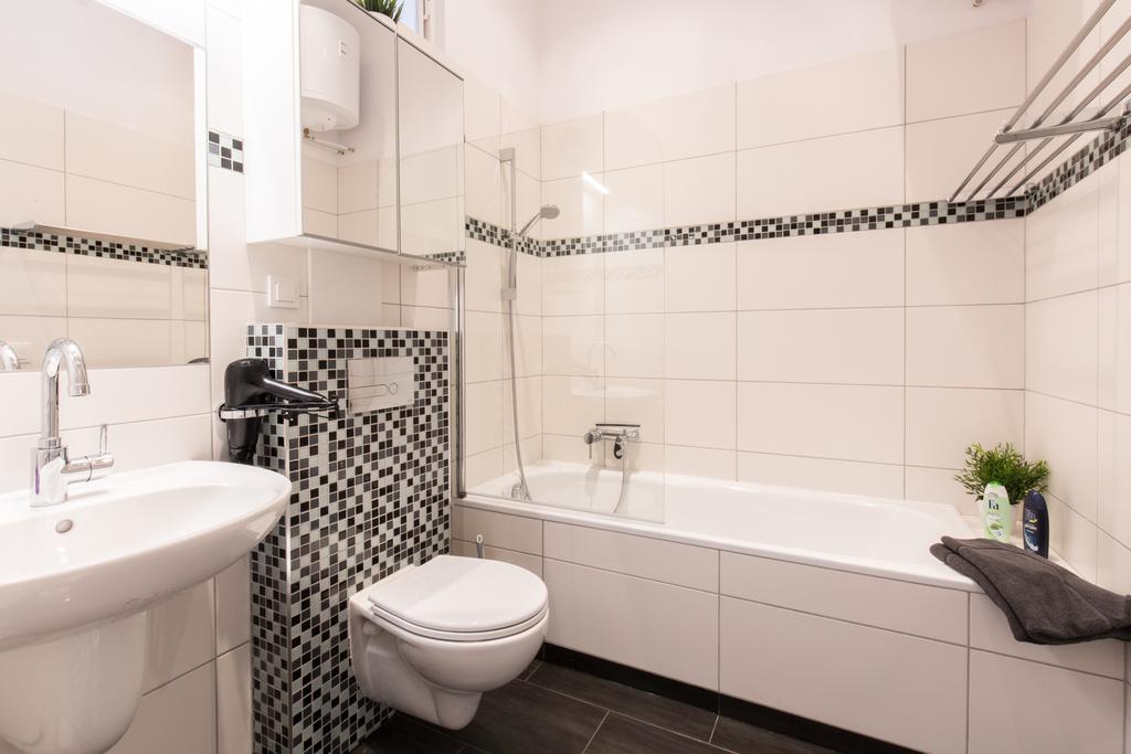 Fritz By Rockchair Apartments L Superhost Status L 3 Bedrooms Boxspringbeds 2 Bathrooms 2 Kitchen - Cozy Family & Business Flair Welcomes You! Берлин Екстериор снимка
