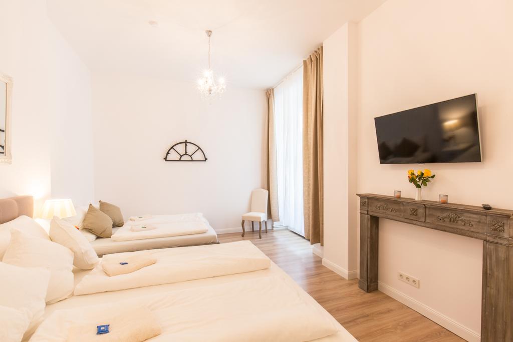 Fritz By Rockchair Apartments L Superhost Status L 3 Bedrooms Boxspringbeds 2 Bathrooms 2 Kitchen - Cozy Family & Business Flair Welcomes You! Берлин Екстериор снимка